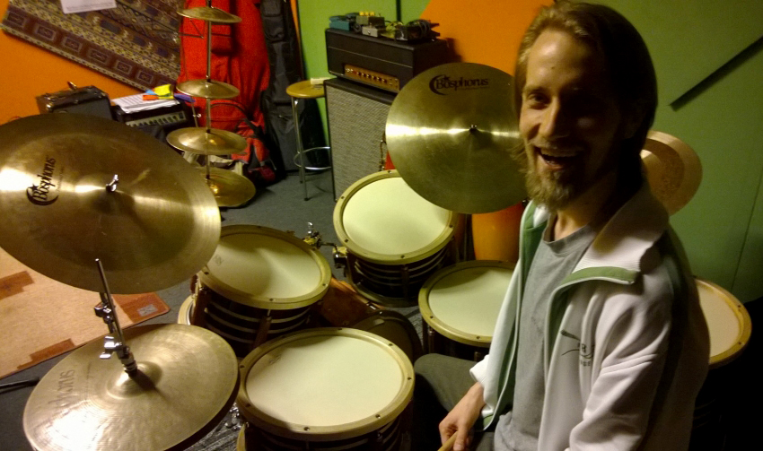 Simo Laihonen playing Saari Drums
